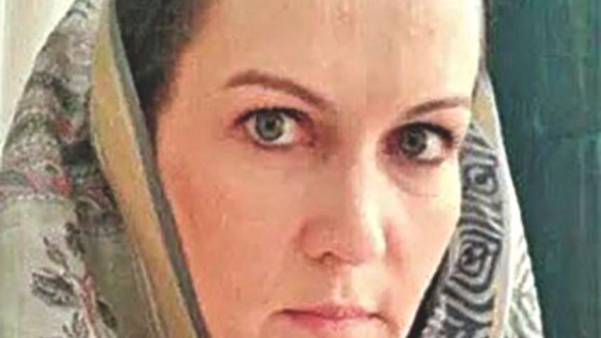 Suzanne Bernert playing Sonia Gandhi