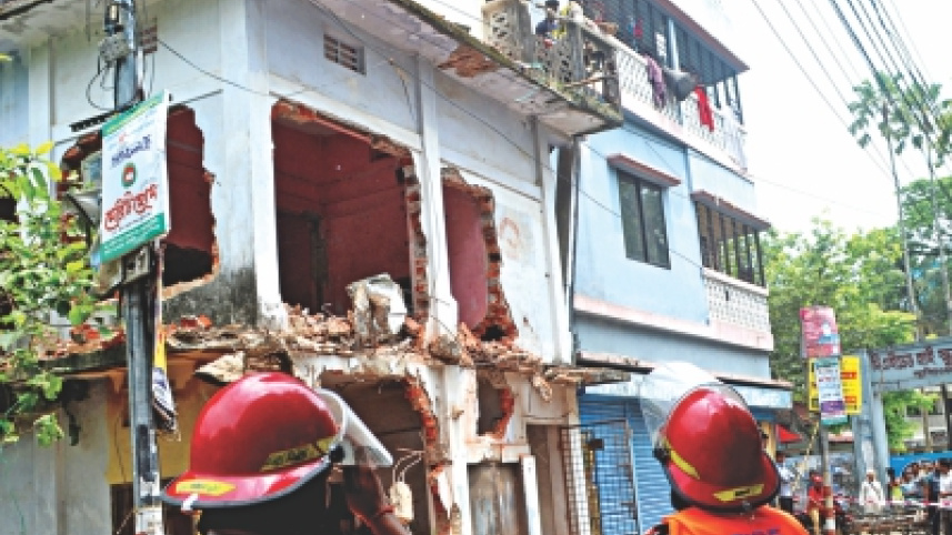 sylhet quake buildings.jpg