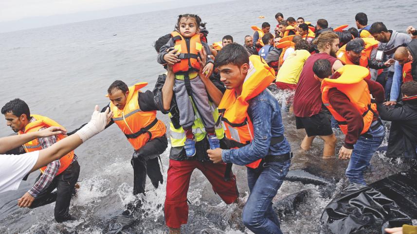 Syrian refugees frantically 1.jpg