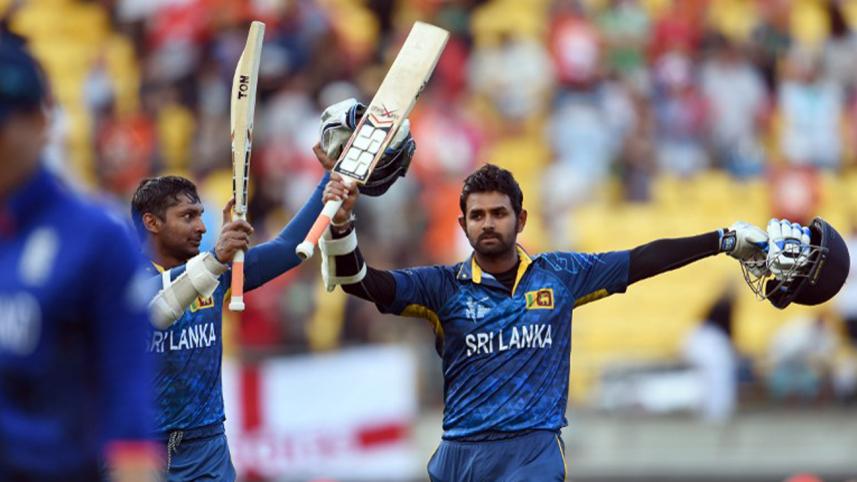 Sri Lanka batsmen Kumar Sangakkara (L) and Lahiru Thirimanne (R) wave to fans after hitting the winning runs against England during their 2015 Cricket World Cup Group A match in Wellington