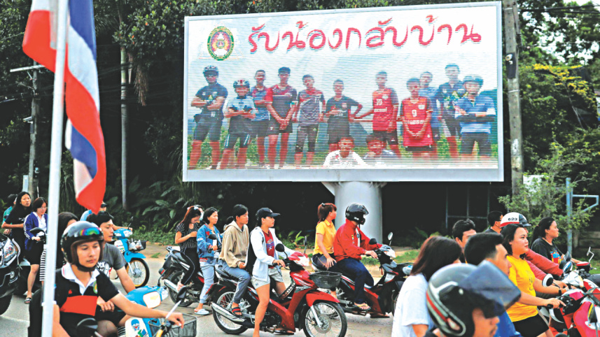 Thai schoolboys 1.jpg