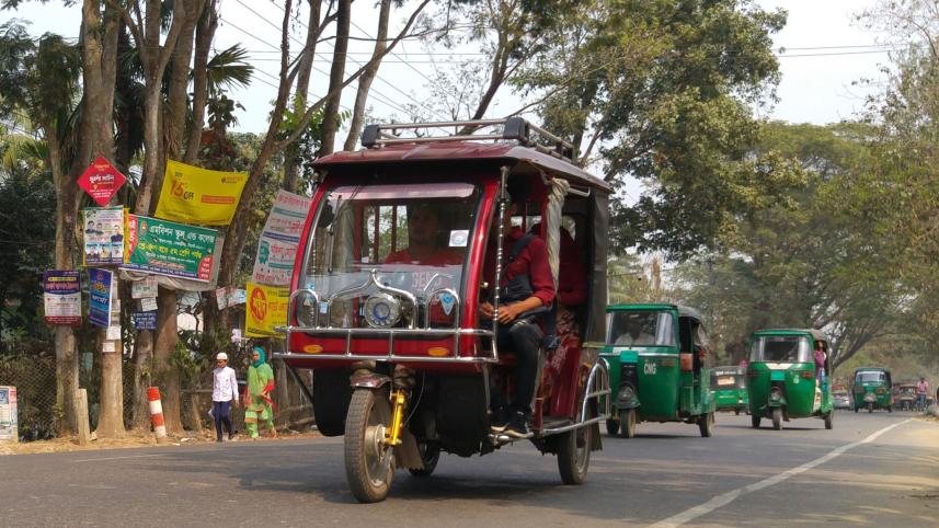 Three-wheelers haunt Sylhet.jpg