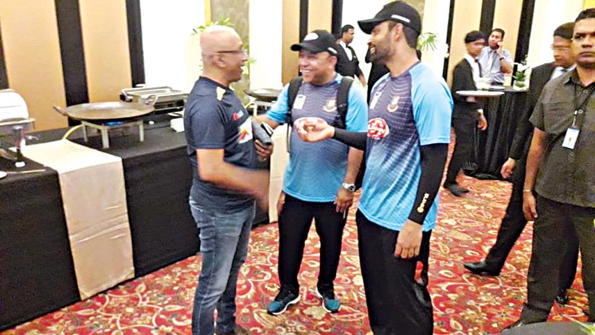 tigers with chandika.jpg