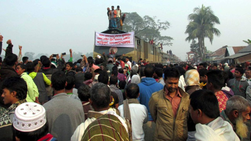 Trishal rail protest.jpg