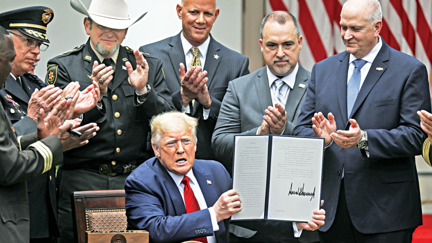 Trump-signs-reduce-police-violence.jpg