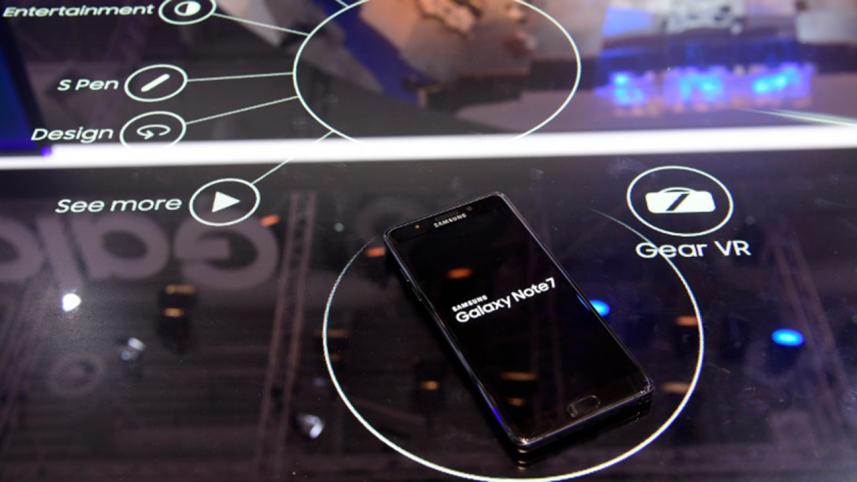 Airline,passengers,warned,against,turning on,charging,Samsung Electronics Co Ltd,Galaxy Note 7,smartphones,flights,fire-prone,battery,US Federal Aviation Administration,FAA