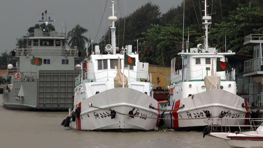 Fishers rescued from Meghna River
