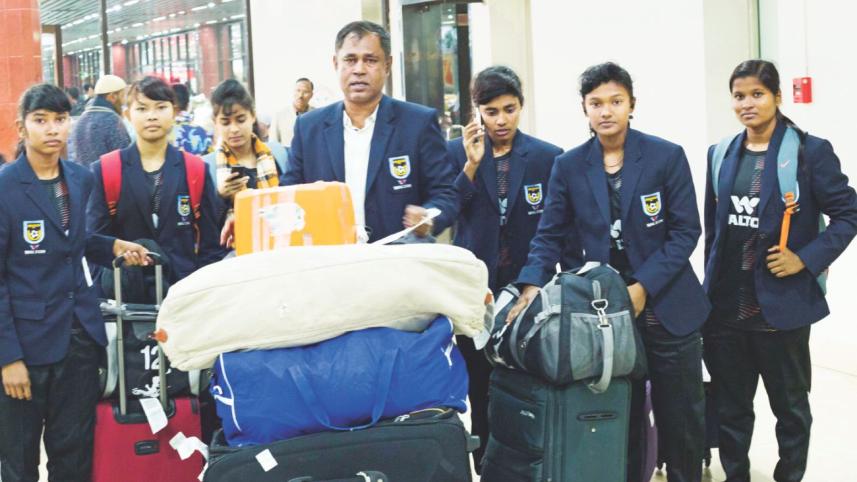 womens football team.jpg