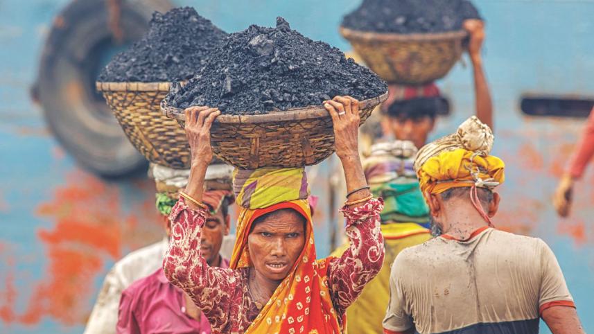 Workers carry coal.jpg