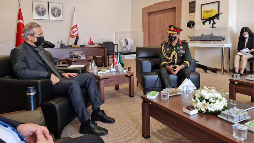 army_cheif_in_turkey1.jpg