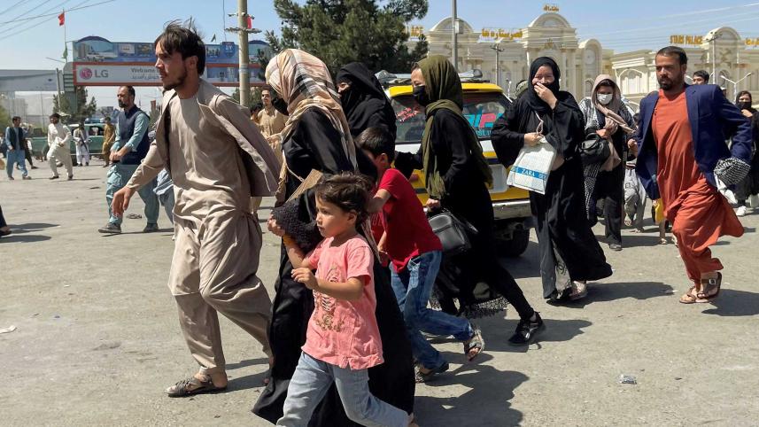 afghan-people-kabul-airport.jpg