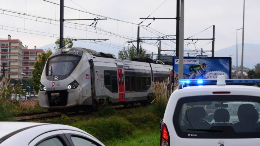 a-picture-shows-a-stopped-train-near-the-saint-jean-de-luz-ciboure-rail-station-after-three-people-w-1634033752-3447.jpg