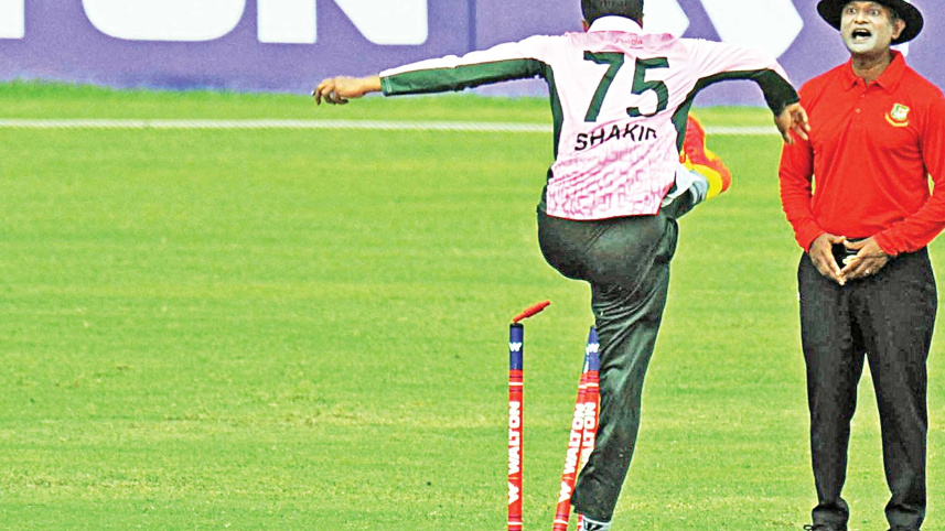shakib-kicks-stumps.jpg