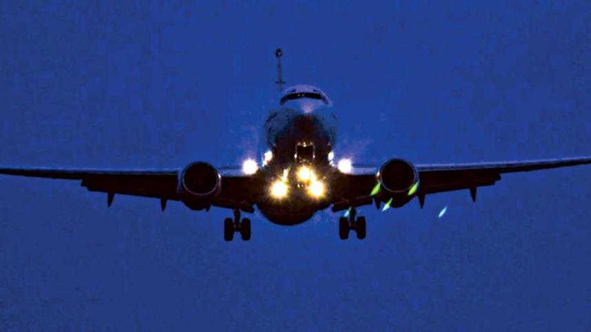 laser-effect-biman-night-landing.jpg
