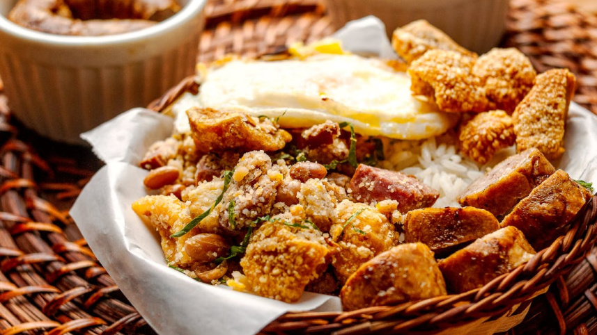 Use leftover rice to make 4 different and delicious snacks. 