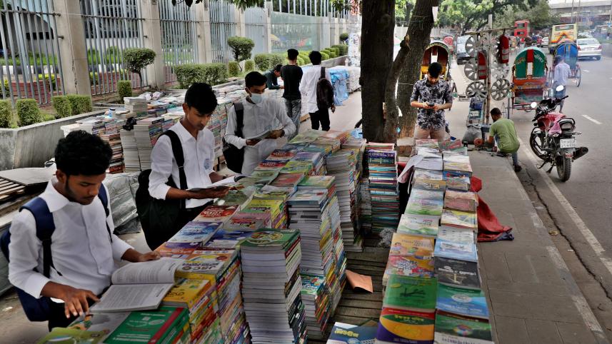 No matter what type of book you are looking for, you will find it at the Mirpur 10 book market.