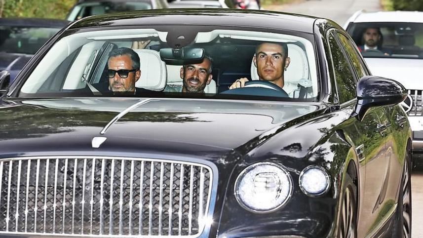 Ronaldo arrives at Man Utd training ground