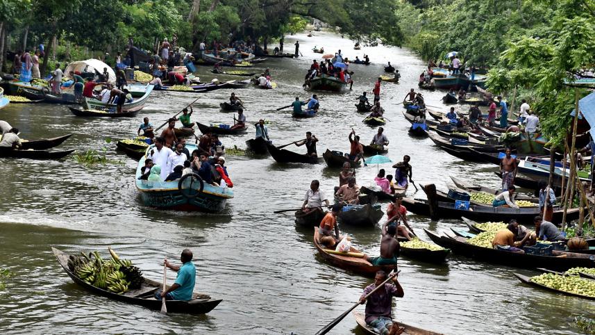 Your guide to the floating guava market of Bhimruli, Pirojpur
