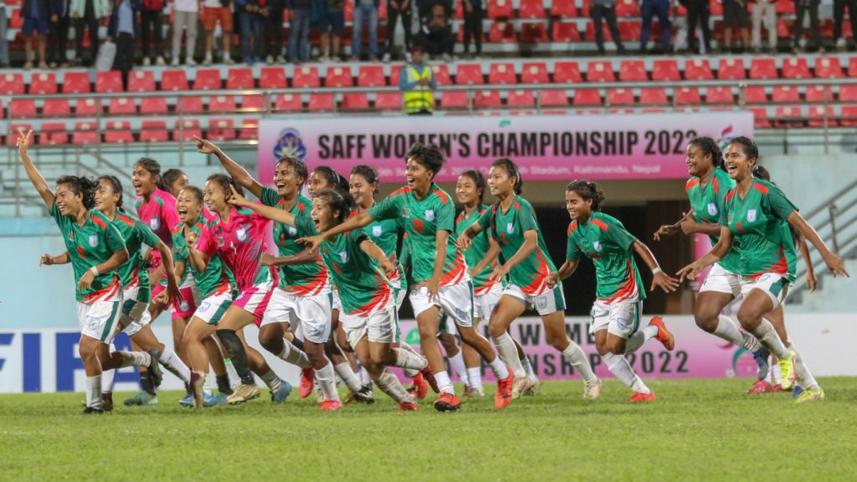 bangladesh_women_footballers.jpg