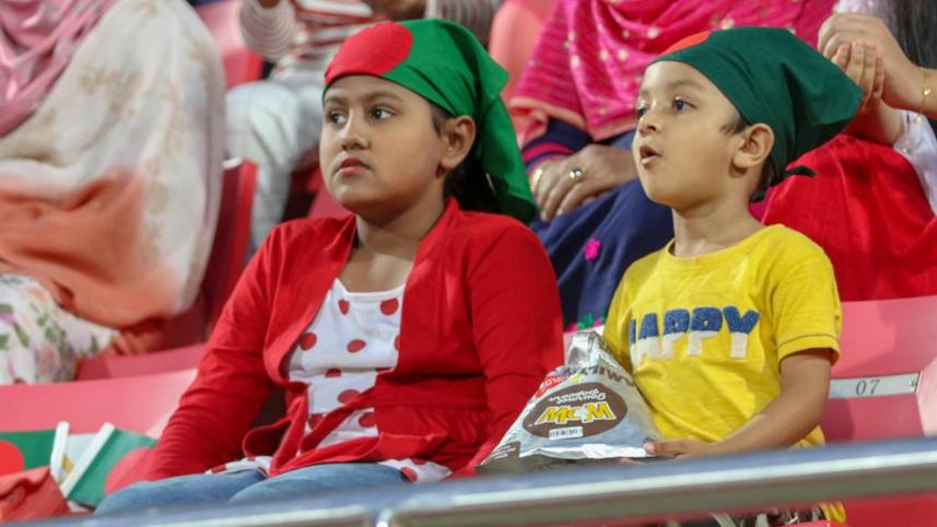 young_bangladeshi_fans.jpg