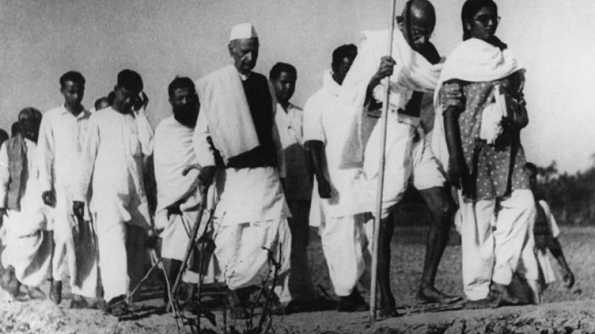 op_-_gandhi_in_noakhali_1946.jpg