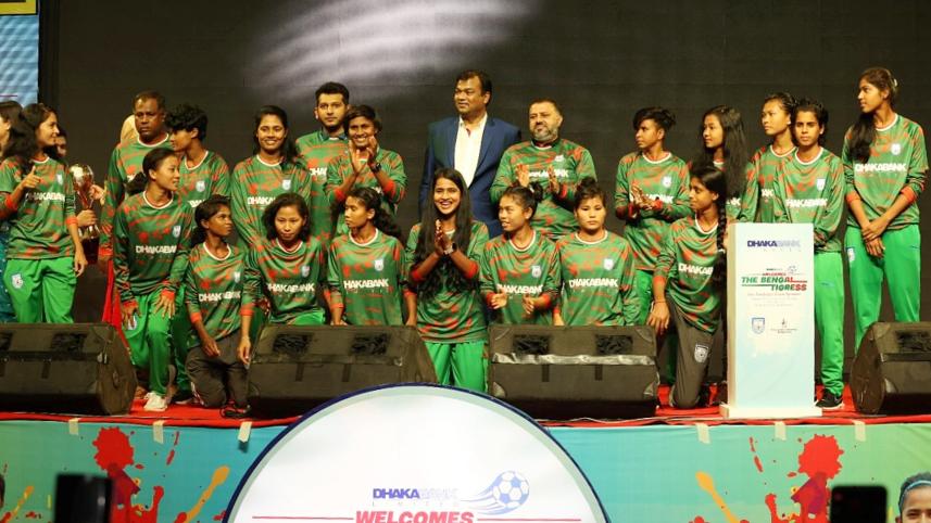 dhaka_bank_saff_champions.jpg