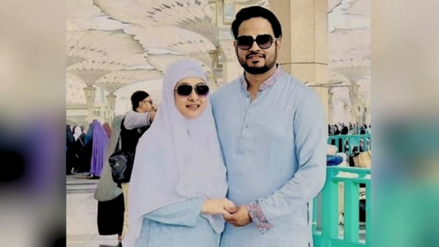 Purnima performs Umrah with husband