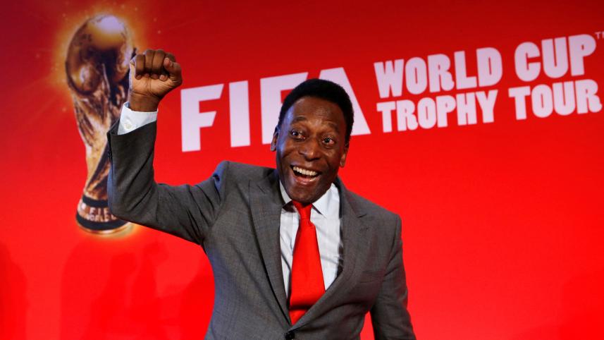 pele_with_world_cup.jpg