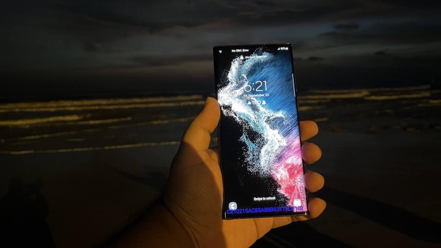 Samsung Galaxy S22 Ultra front.jpg