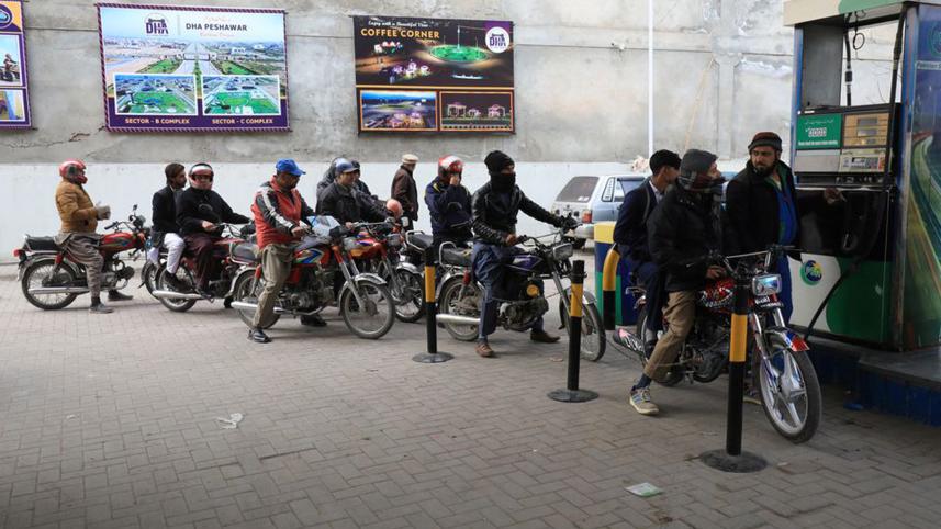 pakistan-hikes-petrol.jpg