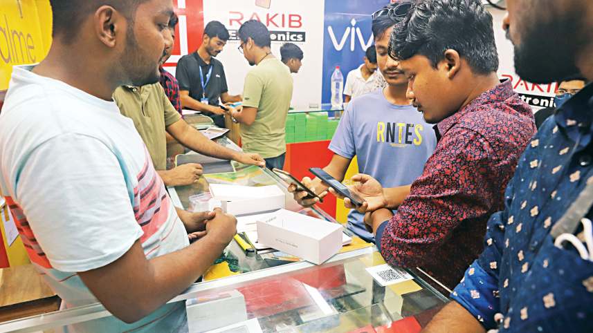 The decline in the domestic smartphone market was due to high inflation as well as deteriorating consumer demand and price hikes while additional taxes also contributed