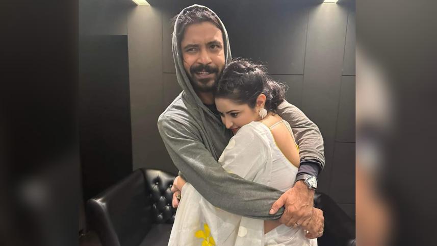 Pori Moni, Sariful Razz