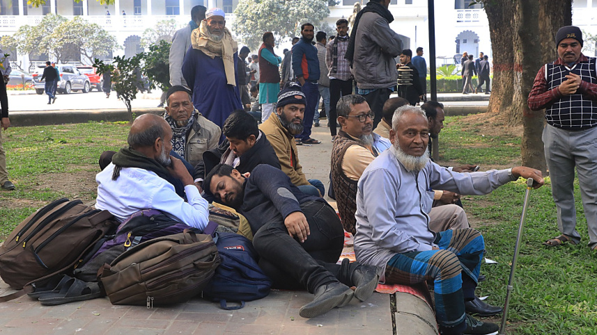 Several hundred BNP leaders and activists from different districts crowd the Supreme Court premises today (January 24, 2024) to seek anticipatory bail in cases filed over political violence.