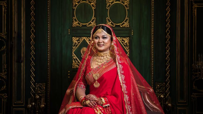 Mousumi Hamid's wedding outfit