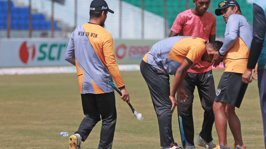 Mustafizur collapsing on the field after a blow to the head