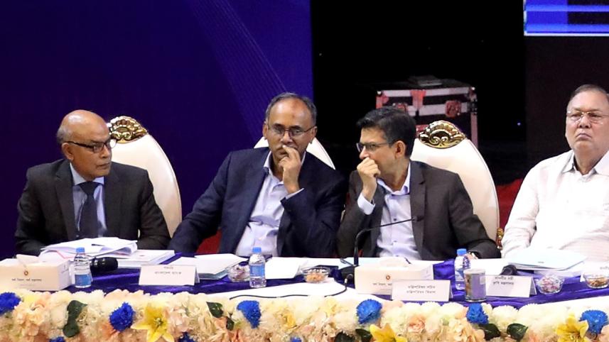 Journalists boycott BB governor at finance ministry's post-budget event