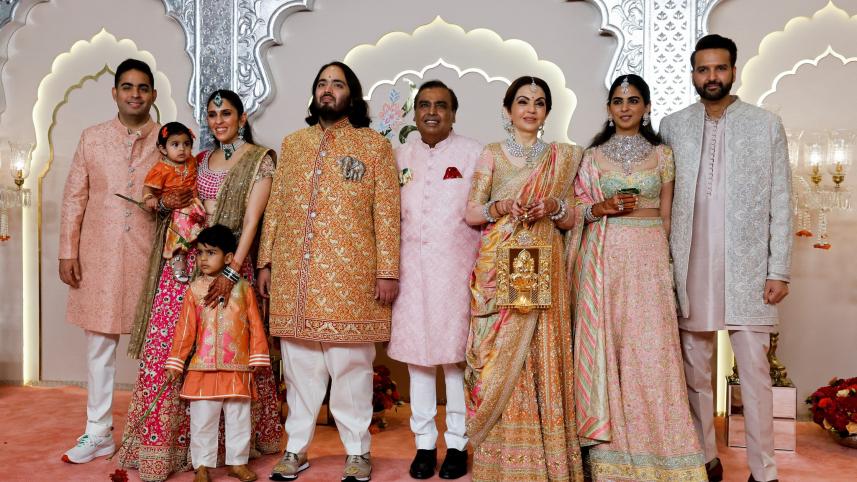 groom_anant_ambani_poses_for_pictures_with_akash_ambani_shloka_mehta_mukesh_ambani_isha_ambani_and_anand_piramal_on_the_red_carpet.jpg