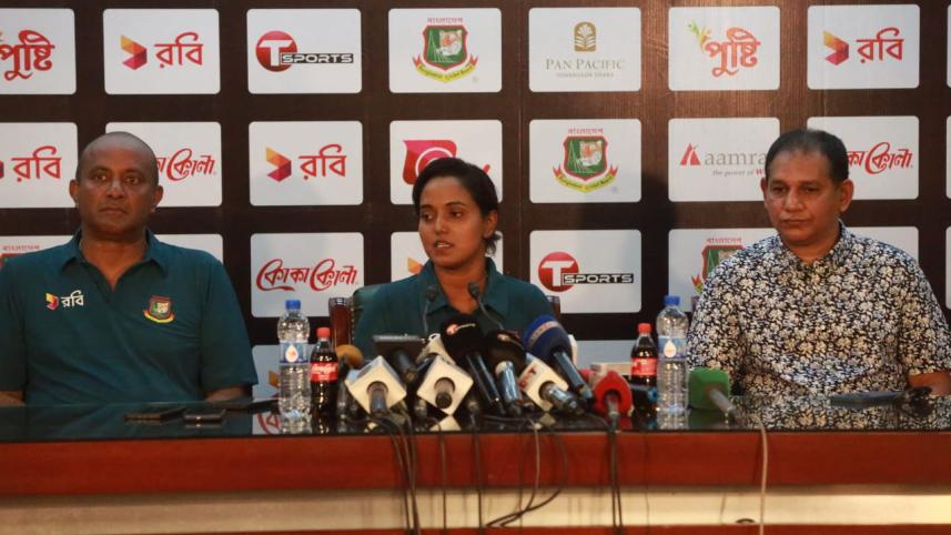 Hashan Tillakaratne, Nigar Sultana, Habibul Bashar.jpeg