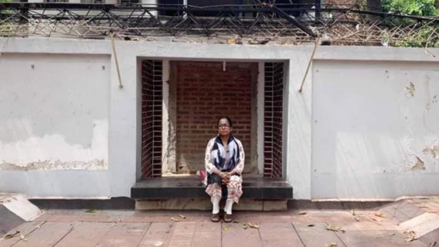 Rokeya Prachi attacked during Dhanmondi 32 protest