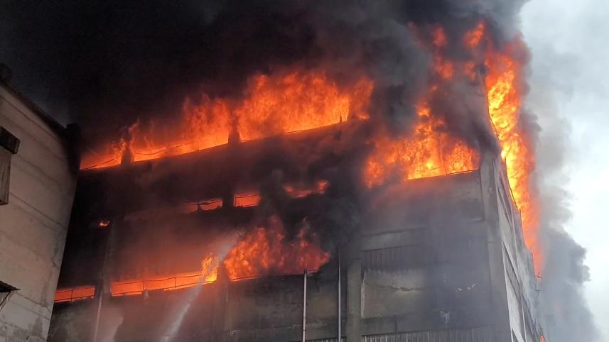 'Arson attack': Gazi Tyre Factory still burning after 15hrs
