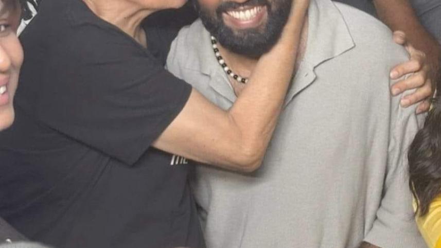 Mahesh Bhatt warmly welcomes Shakib Khan on set, sparking cross-border cinema talks