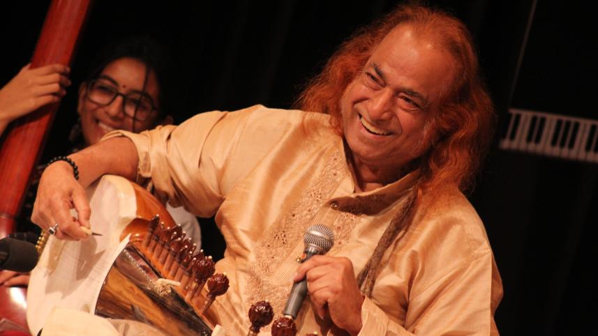 ustad_aashish_khan_1.jpg