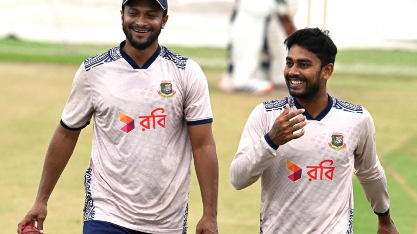Shakib Al Hasan, Mehedi Hasan Miraz.jpg