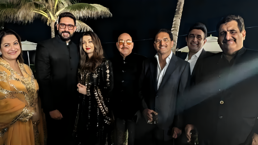 Aishwarya and Abhishek take selfies amid divorce rumours