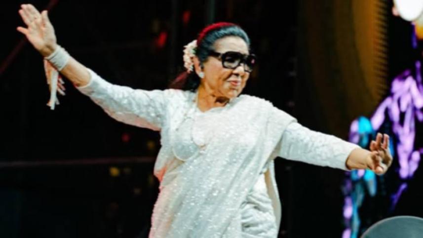 Asha Bhosle, 91, stuns Dubai crowd as she performs ‘Tauba Tauba’ .jpg