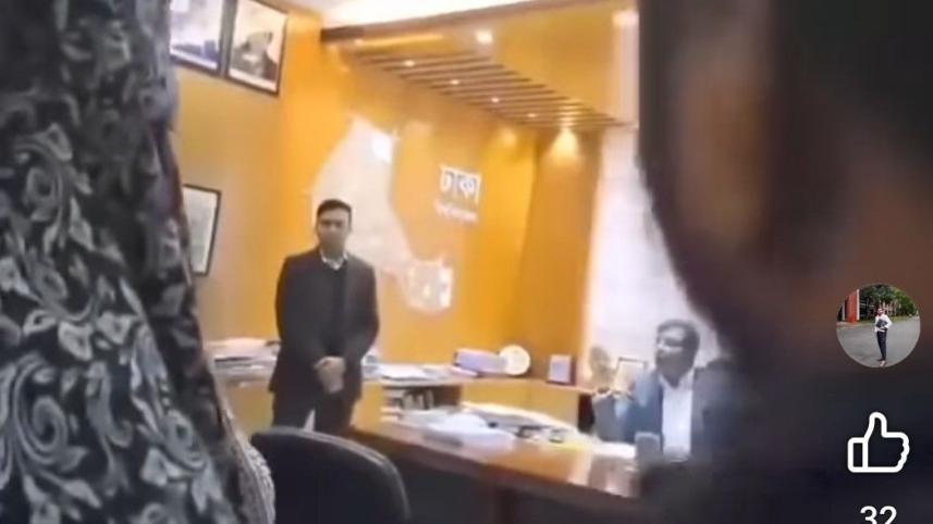 clash between DU and seven college students