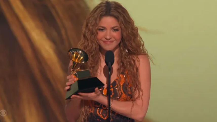 shakira_wins_grammy.jpg