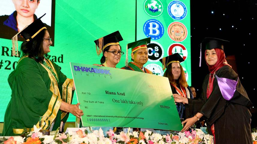 iubat_holds_8th_convocation.jpg