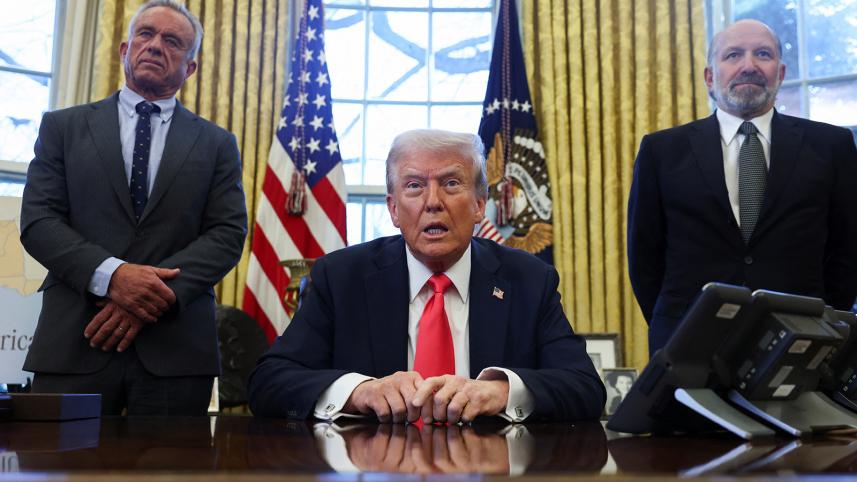 Trump selling US gold card visa