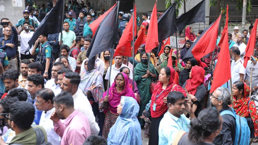 RMG workers protest at the secretariat
